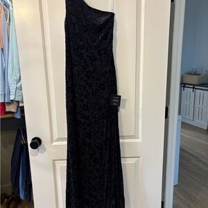 Lulu’s Elegant One-Shoulder Navy Gown